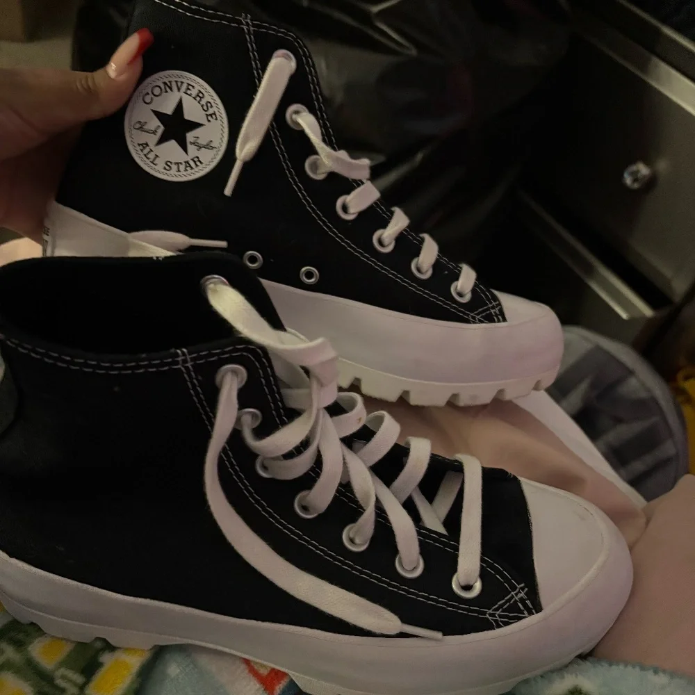 converse - Picture 1 of 2